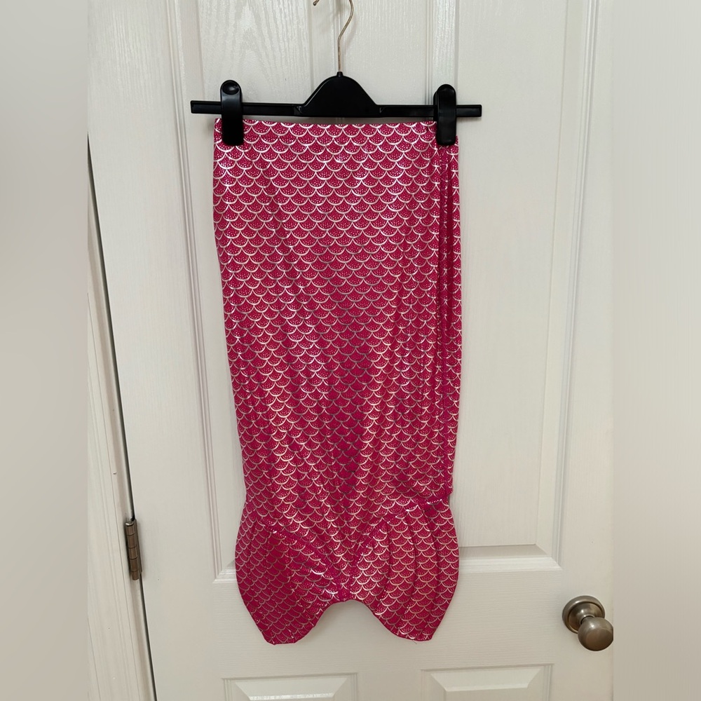 SOLD ON ANOTHER PLATFORM NWT Hanna mermaid costume skirt kids’ Medium Large